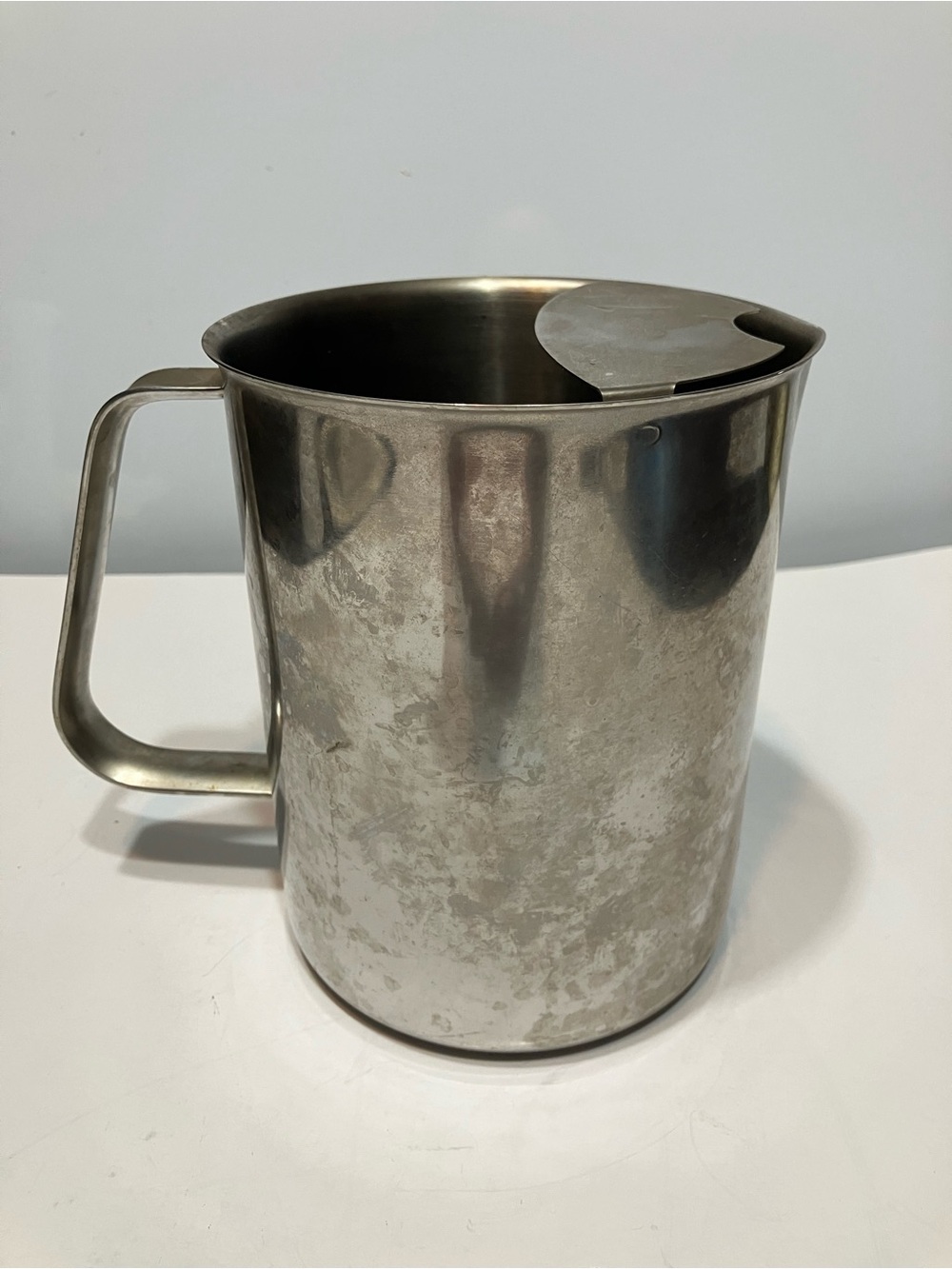 VOLLRATH Stainless Steel Restaurant Pitcher 2 Quart #8112 Ice Guard and Handle
